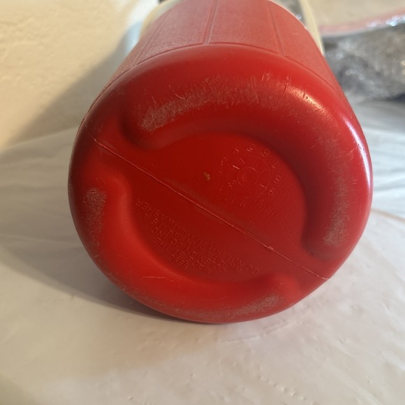 Coleman Polylite Water Jug Red and White Half Gallon Cooler Vintage - Picture 6 of 6